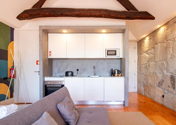 Lovelystay - Dirk - Almada 4º F Apartmán *